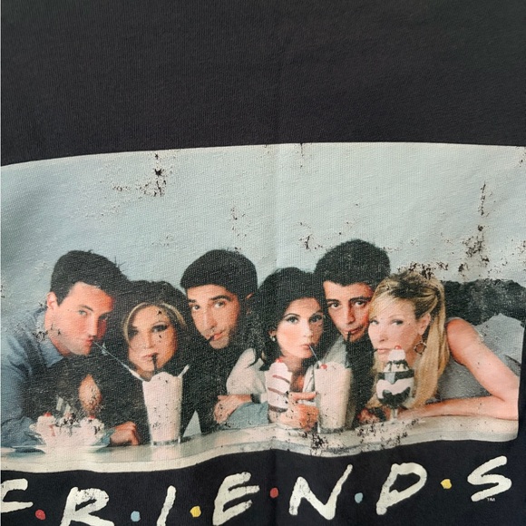 H&M 90s Inspired Friends T-Shirt - Picture 4 of 4